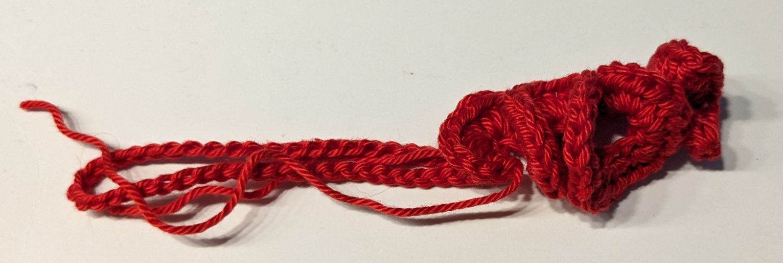 Blog-Inhaltsbild für 'Kostenlose Anleitung Glückswürmchen Sorgenwürmchen Clown mit Haaren und Hut'